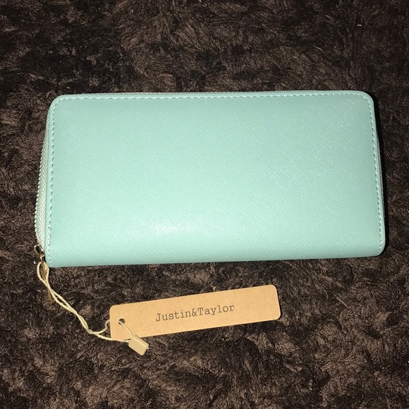 Nwt mint emoji all around zippered wallet - Picture 4 of 6